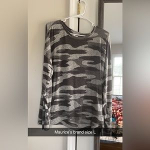 Maurice’s camouflage crew neck pullover women’s size large